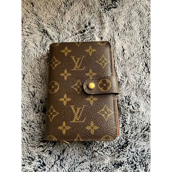 Lous vuitton LVmonogram wallet / passport holder - Picture 6 of 16